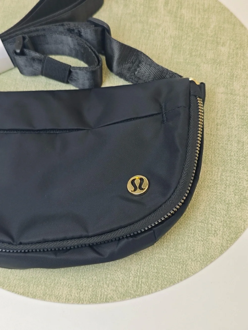 lululemon athletica Black Crossbody Belt Bag with Gold Hardware 2L - Picture 4 of 5